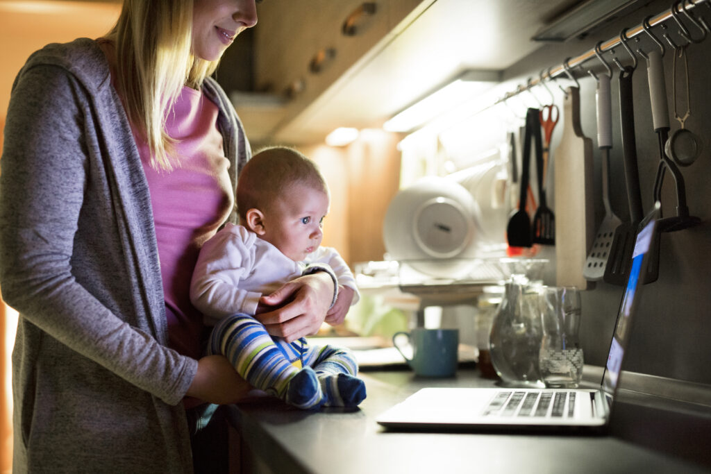 co-parenting mum and baby online